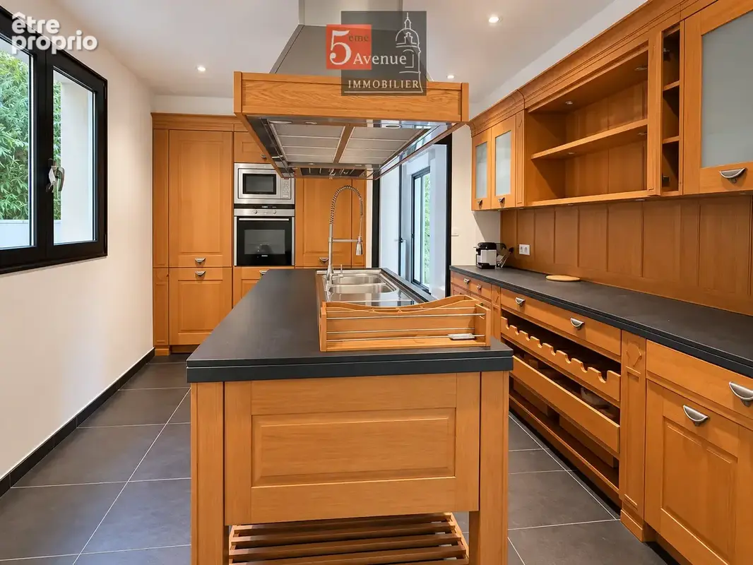 Maison située dans le domaine du lys de 245m2 3000m2 de terrain - photo 4