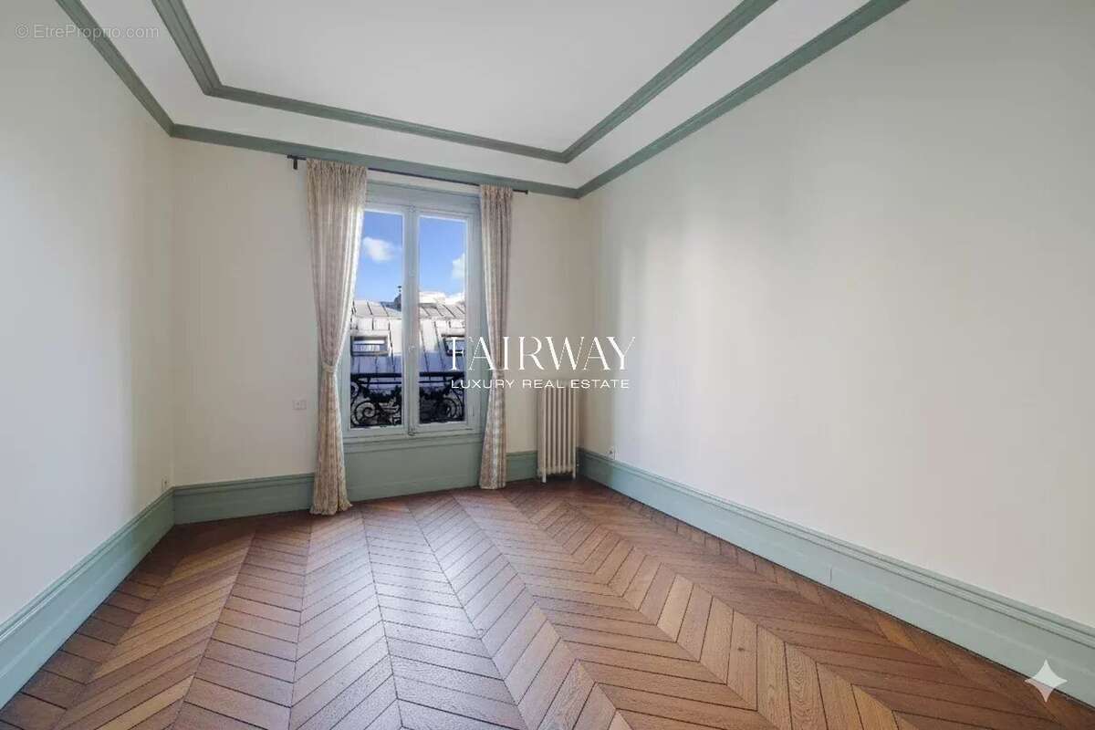 Appartement à PARIS-8E