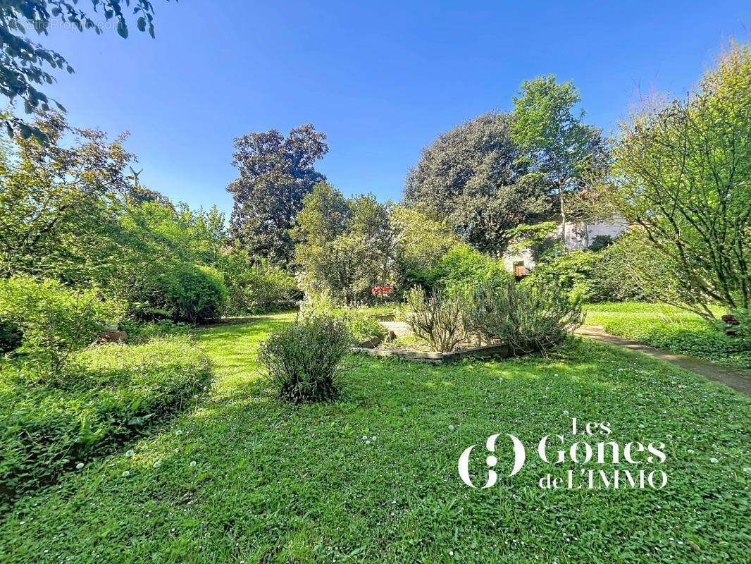 RARE Maison familiale , 6 chambres , jardin paysager et pisc - photo 22