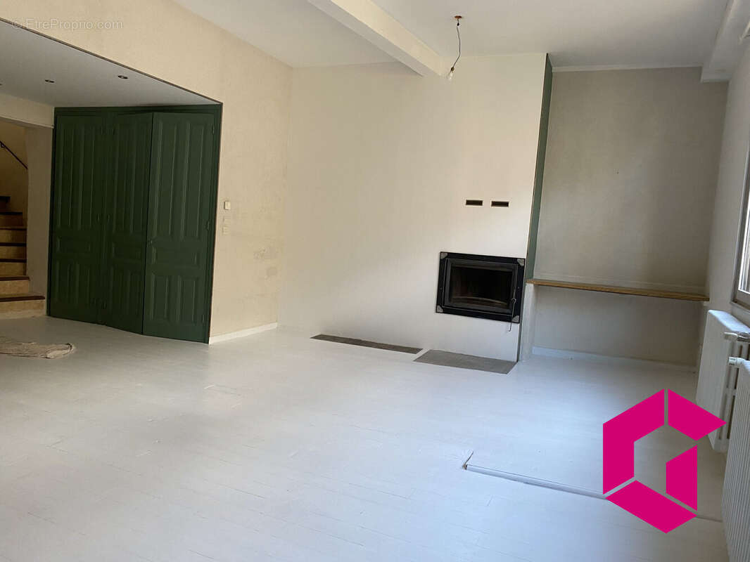 Appartement à SAINT-BONNET-LE-CHATEAU