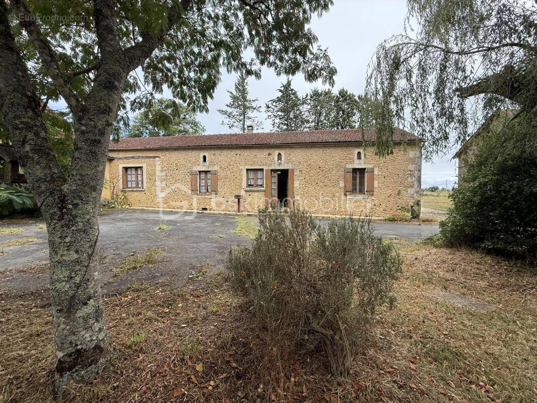 Maison à VEYRINES-DE-VERGT