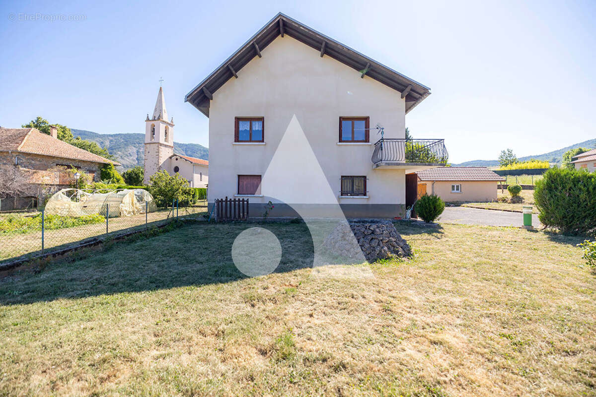 Maison à BELLAFFAIRE