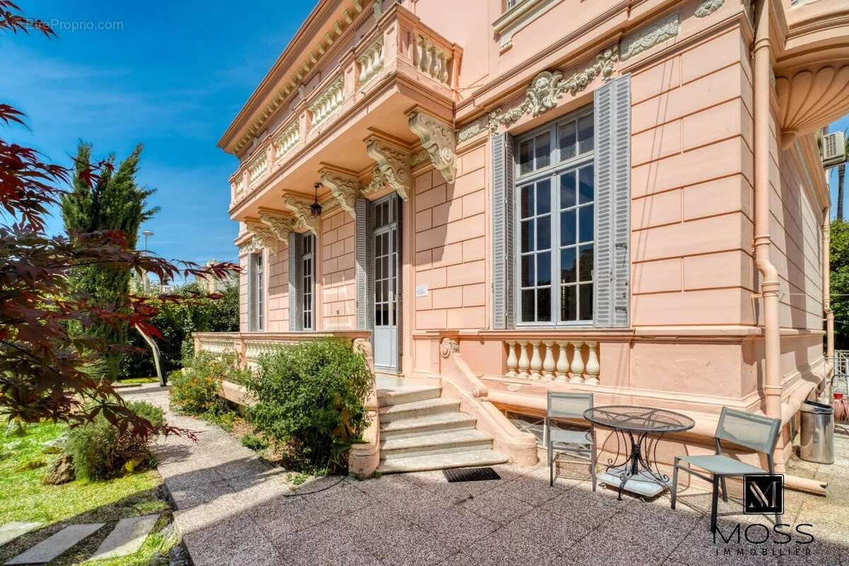 Parc Chambrun . Superbe Villa de 10 Pieces - photo 9