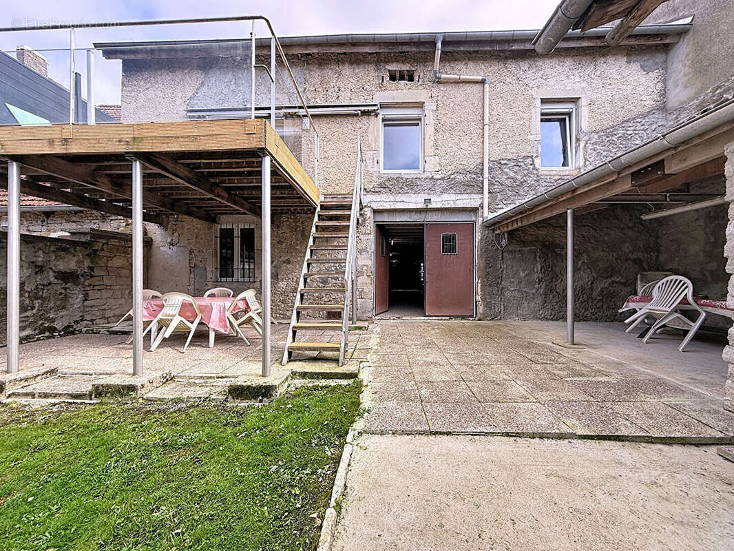 Maison à NEUFCHATEAU