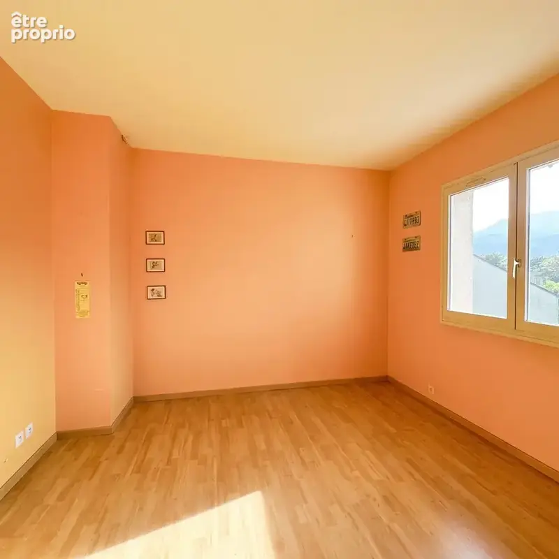 Maison comprenant un terrain divisible et constructible - photo 6
