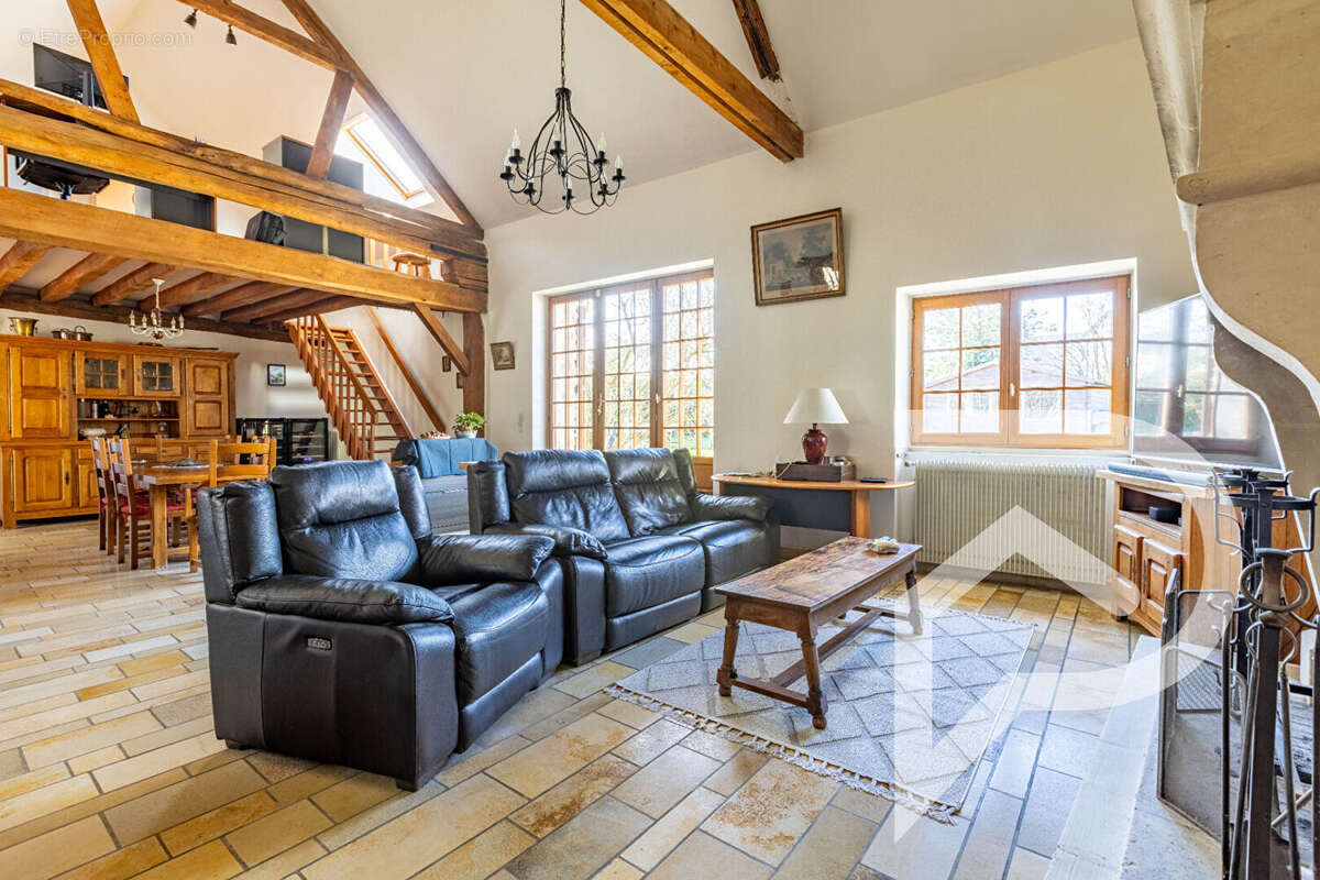 Maison à PEROY-LES-GOMBRIES