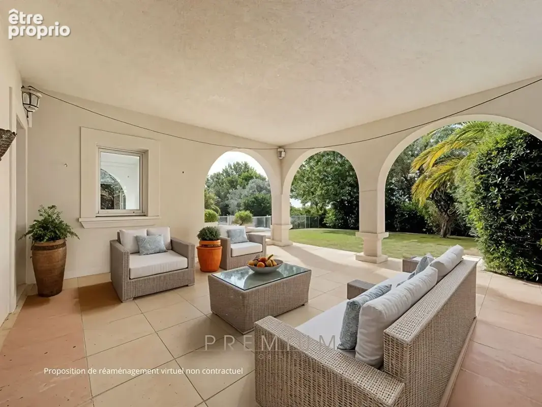 Villa de prestige avec piscine et dépendance, au coeur d'un cadre verdoyant - photo 4
