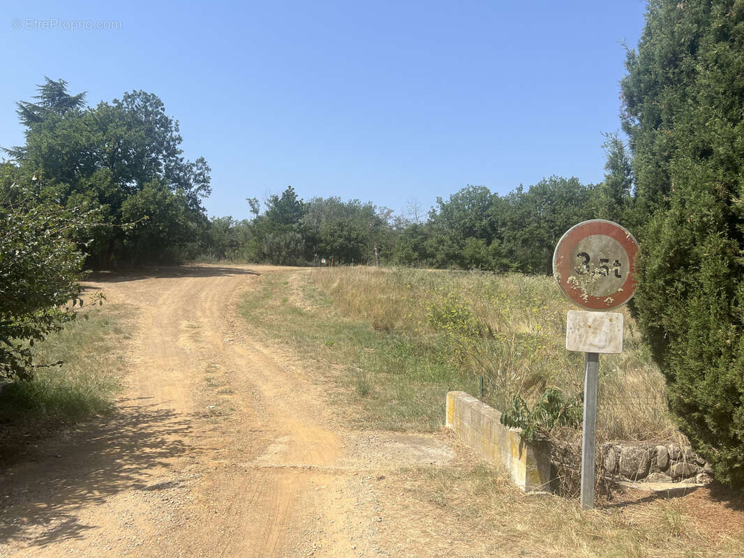 Terrain à REYNES