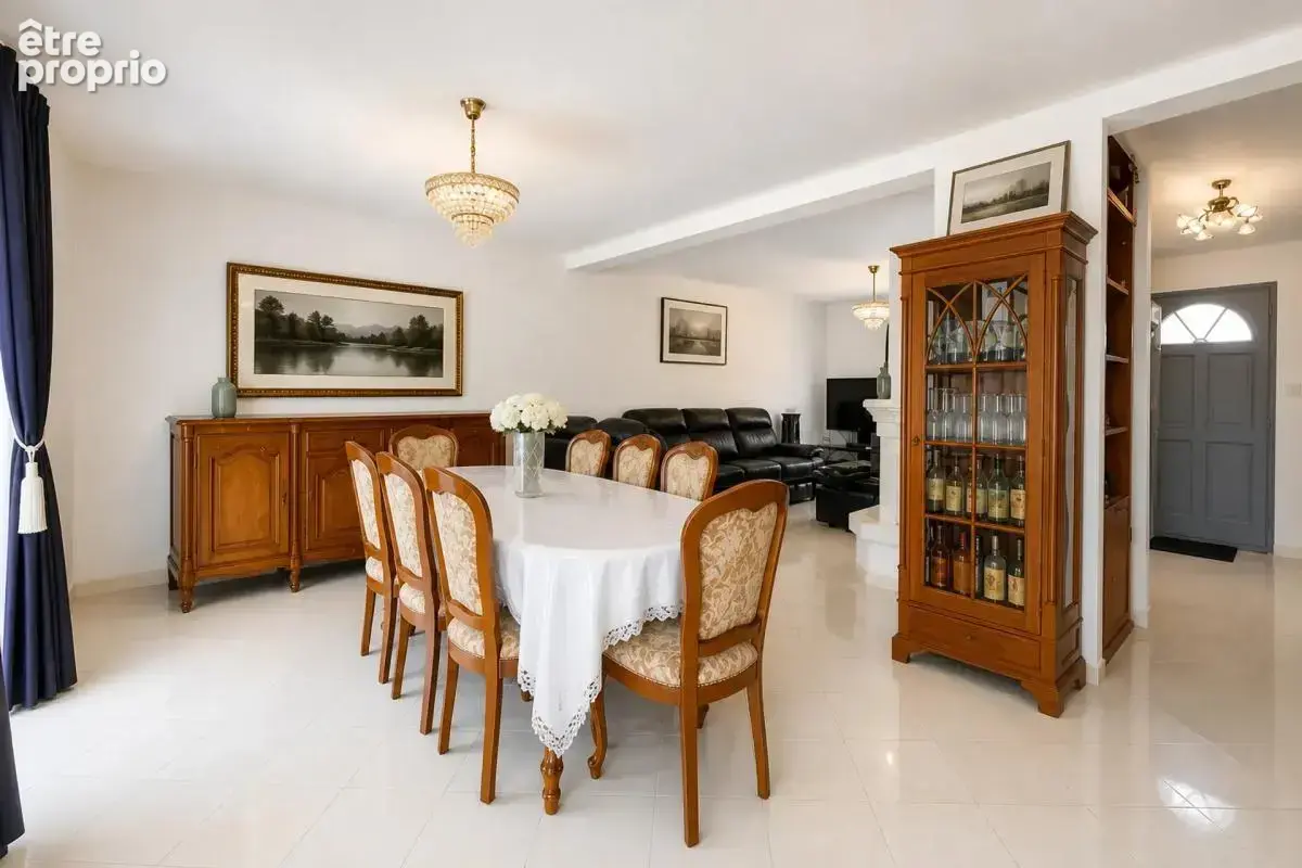Maison de 8 pièces de 140 m² à Neuilly-en-Thelle - photo 4