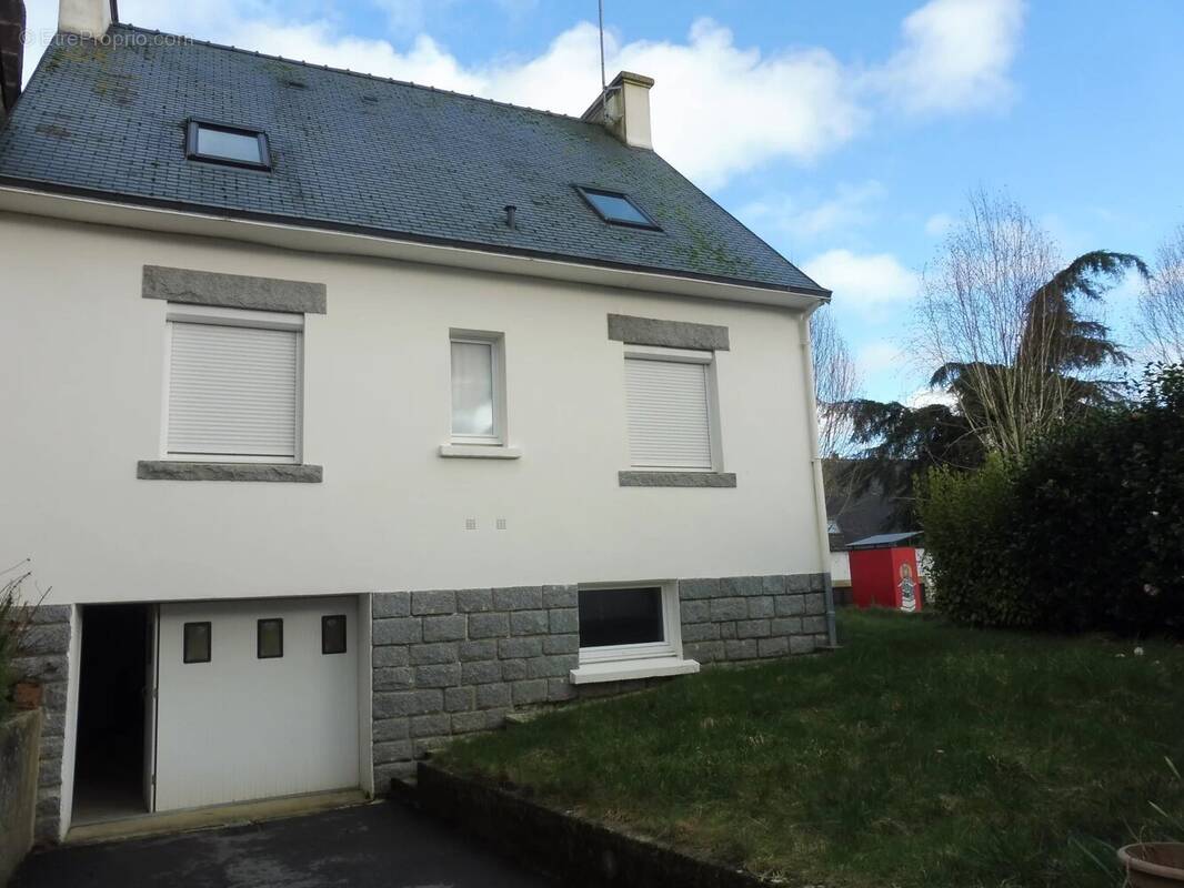 Maison à TREGOUREZ
