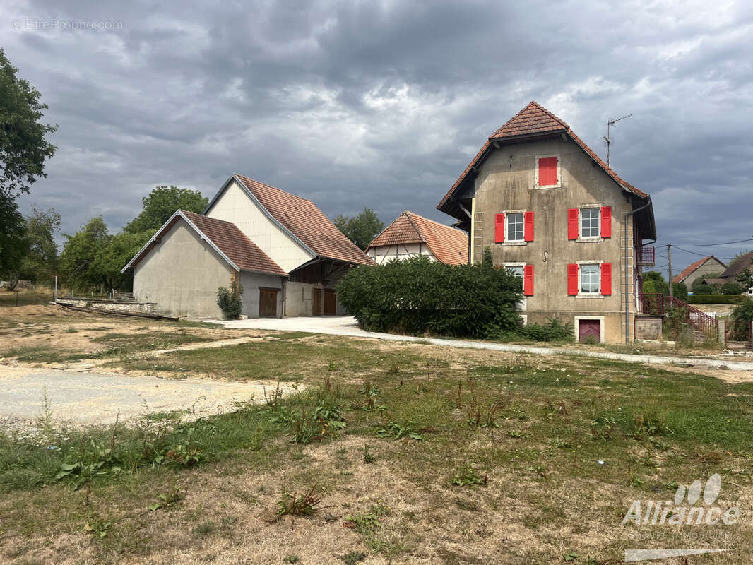 Maison à Suarce sur un terrain 3038 m22 - photo 2