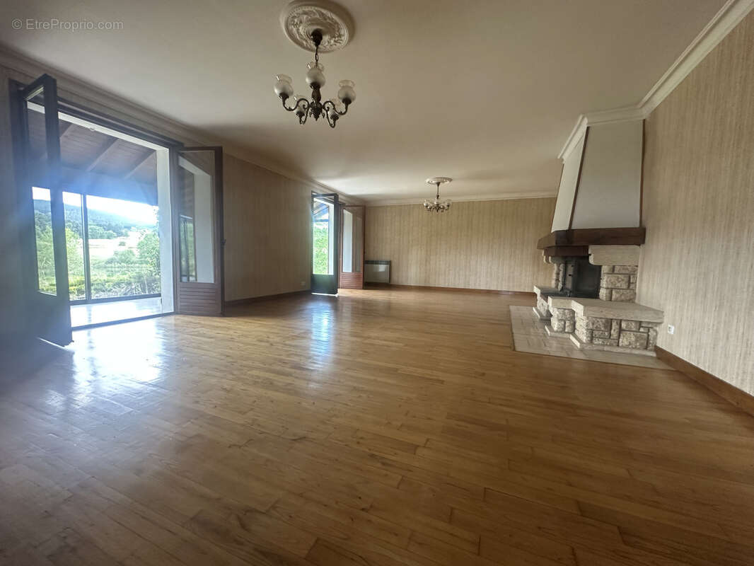 Maison à SAINT-CHRISTOPHE-SUR-DOLAISON