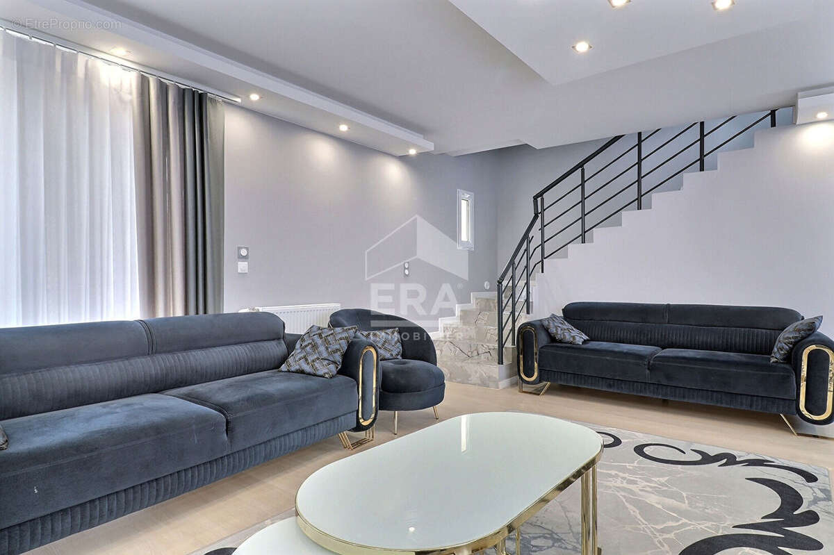 Maison à ORMOY-LA-RIVIERE