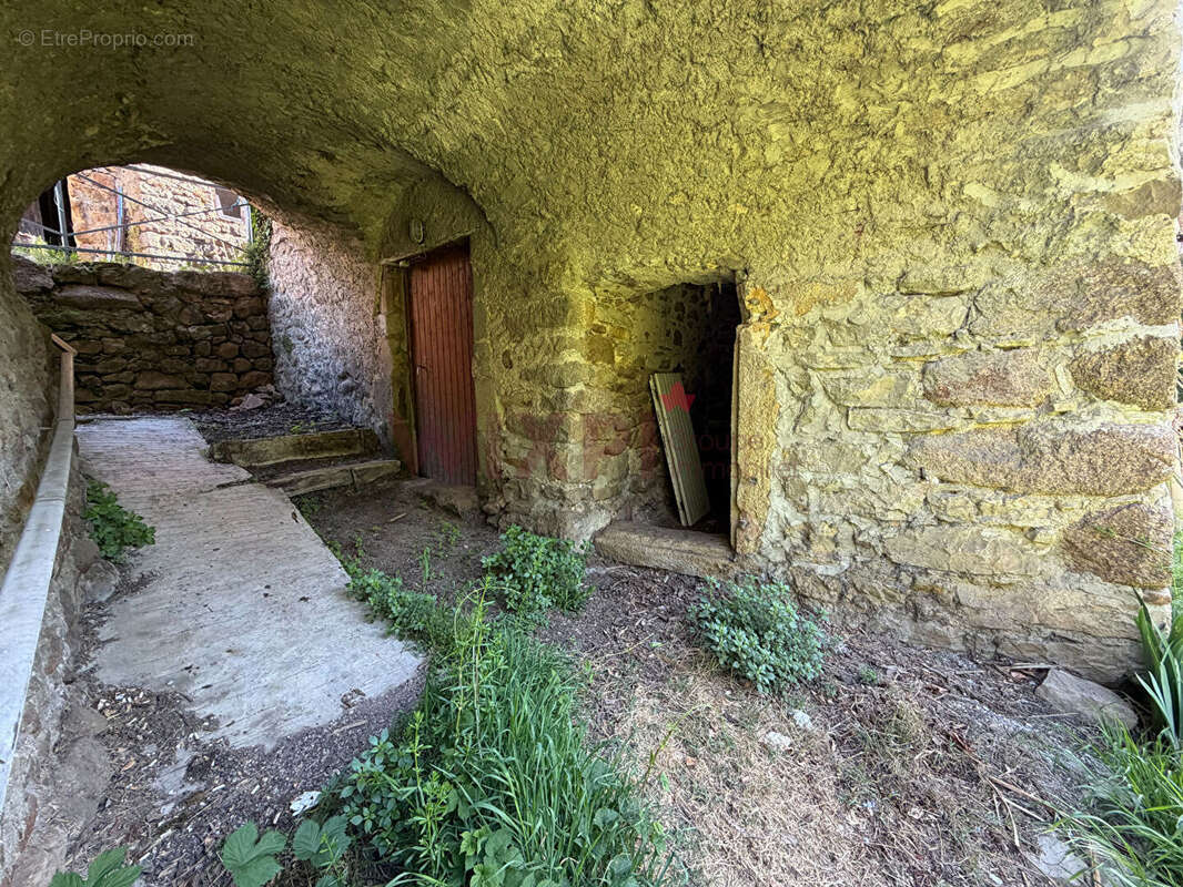 Maison à CHARMES-SUR-RHONE