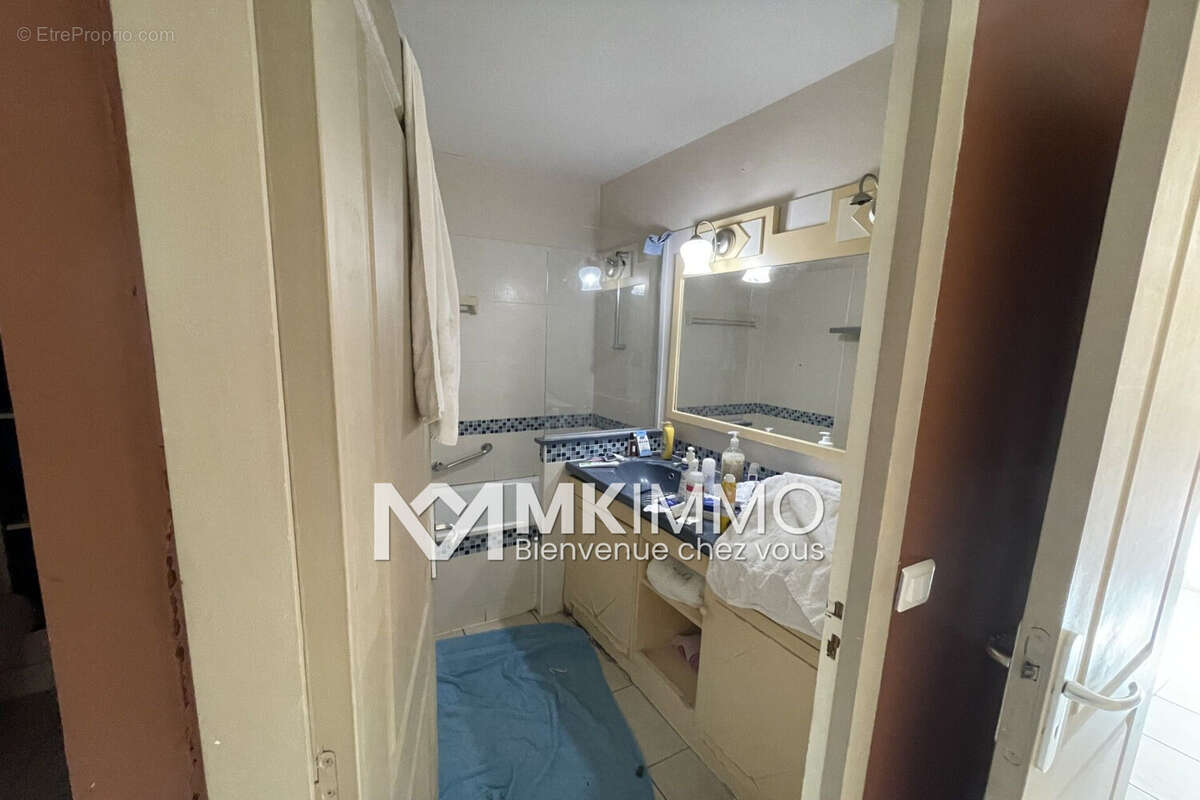 Appartement à SAINT-LAURENT-DU-VAR