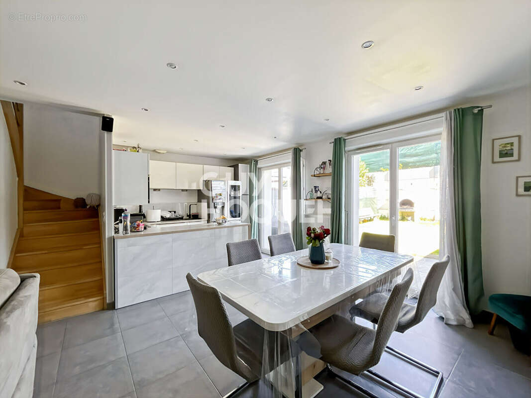 Maison à FONTENAY-TRESIGNY