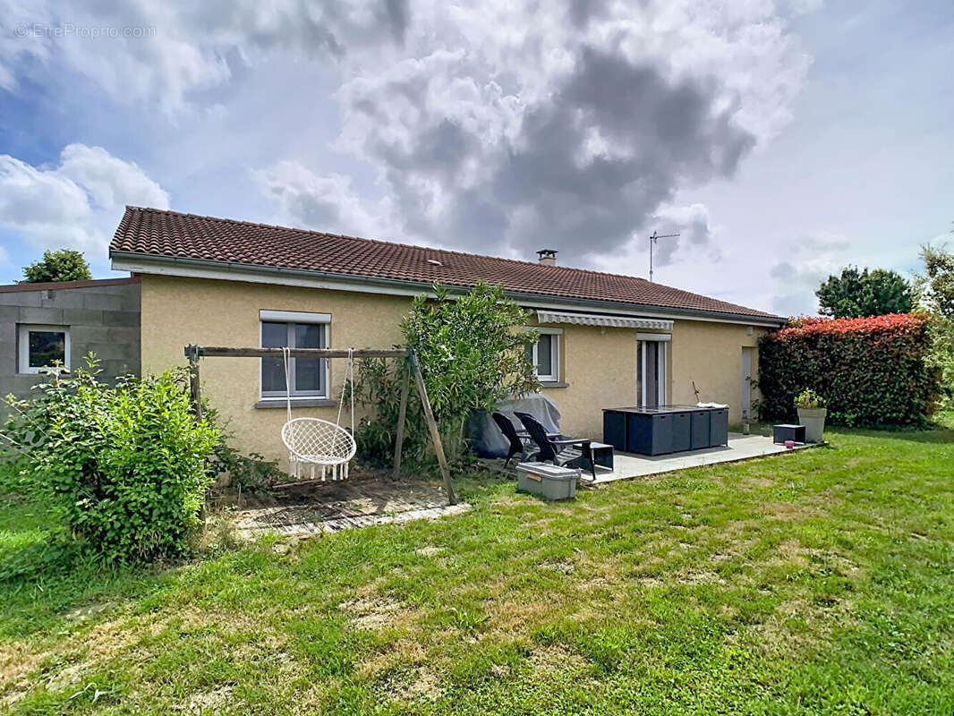 Maison à PONT-DE-VAUX