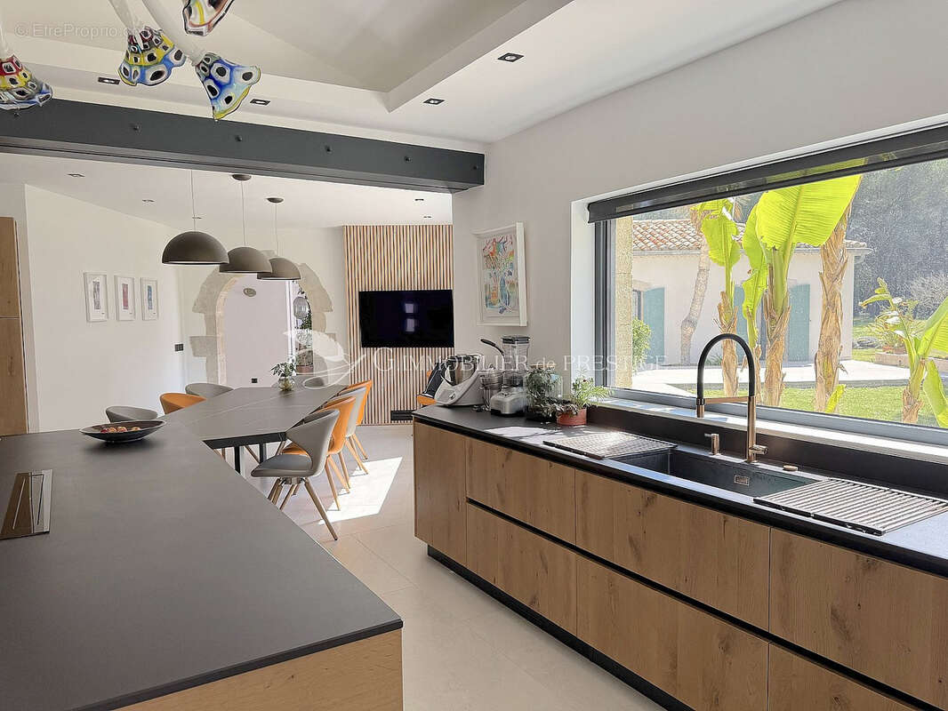 Maison à L'ISLE-SUR-LA-SORGUE