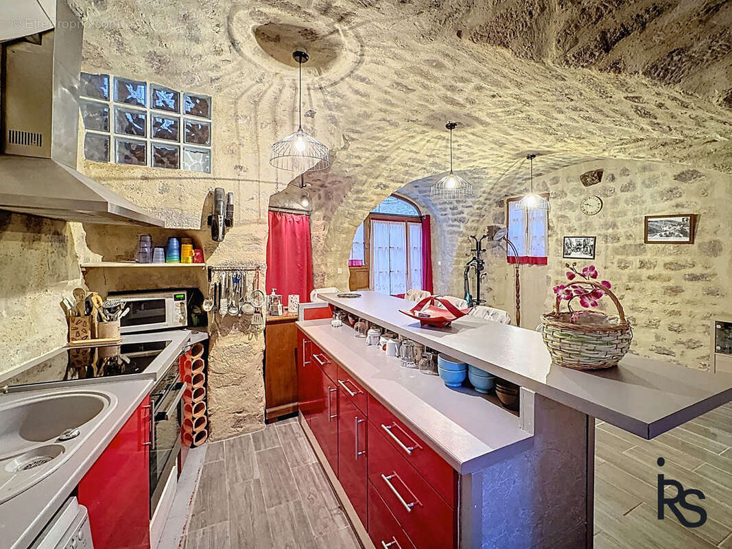 Maison de village de 75,7 m2 dans le centre historique du village - photo 4