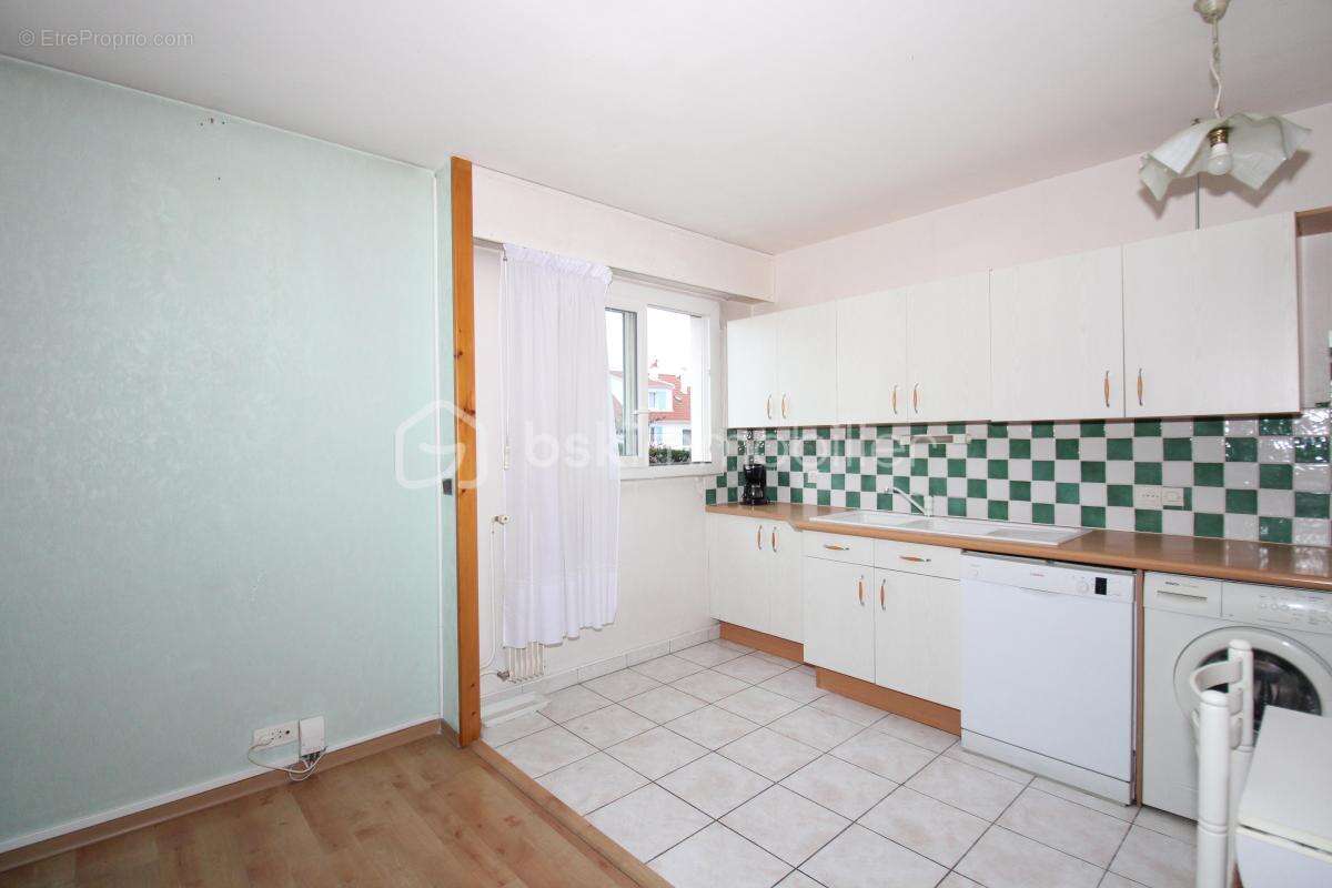POISSY  CENTRE    4 pièces de 81 m2 - photo 5