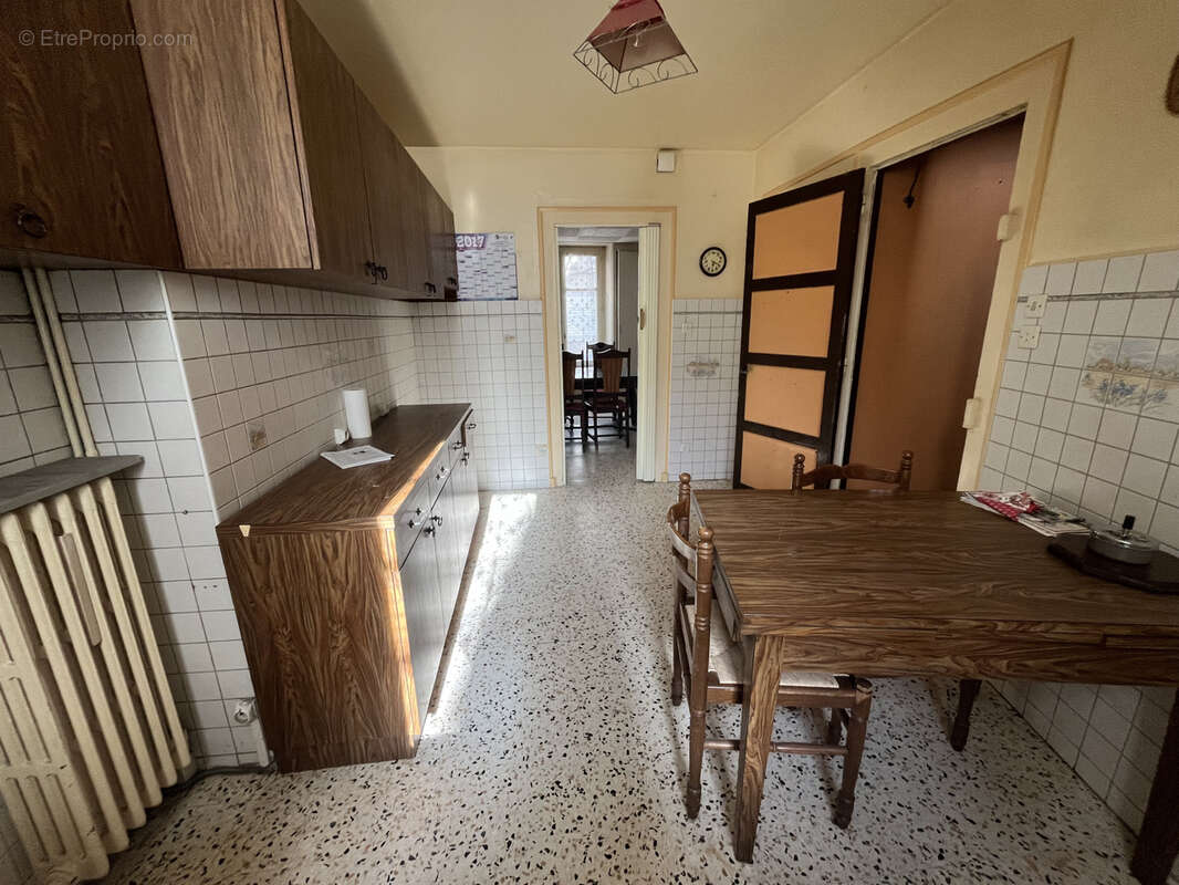 Maison à SAINT-BONNET-LE-CHATEAU