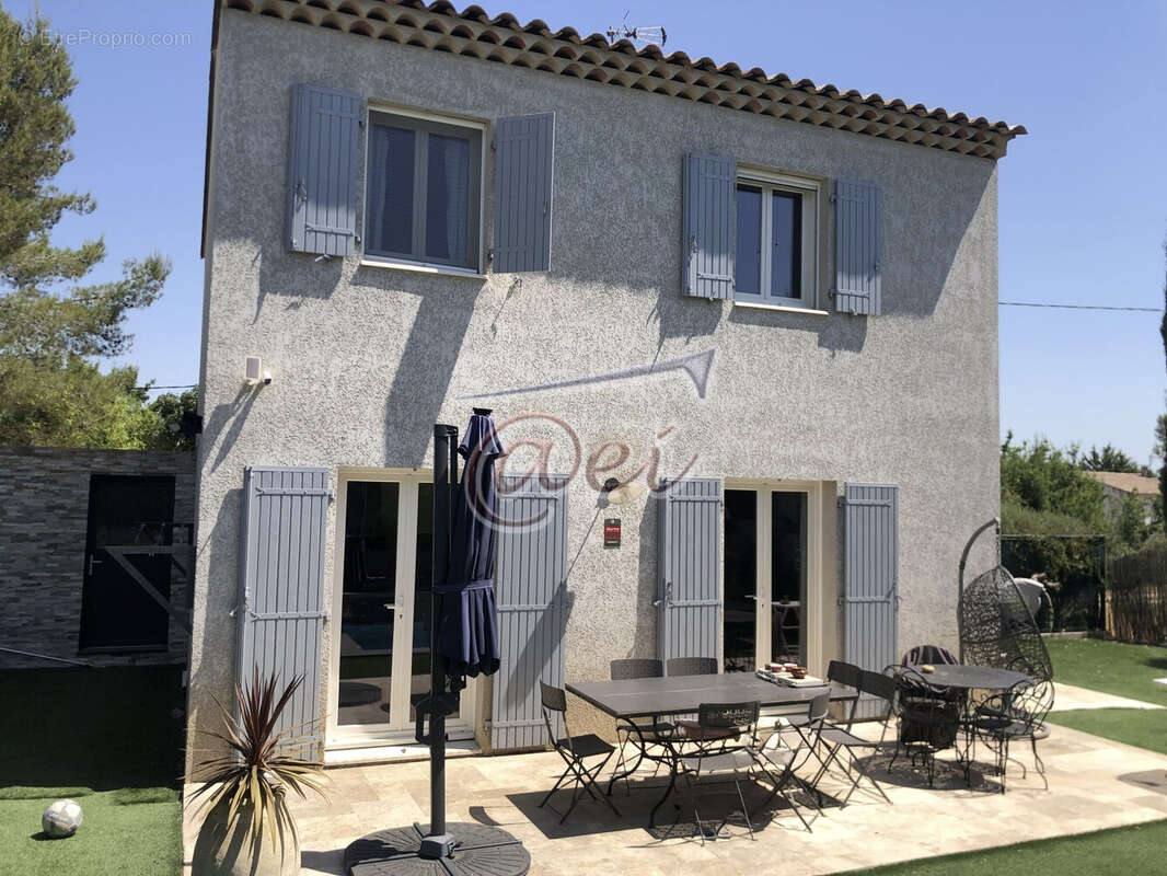 Maison 115 m² à Saint-Maximin-La-Sainte-Baume  - photo 2