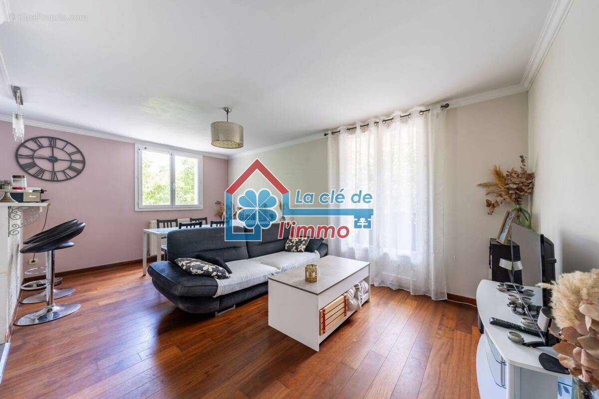 Appartement à SAVIGNY-LE-TEMPLE