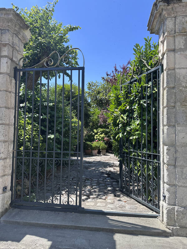 Maison à SAINT-JEAN-D'ANGELY