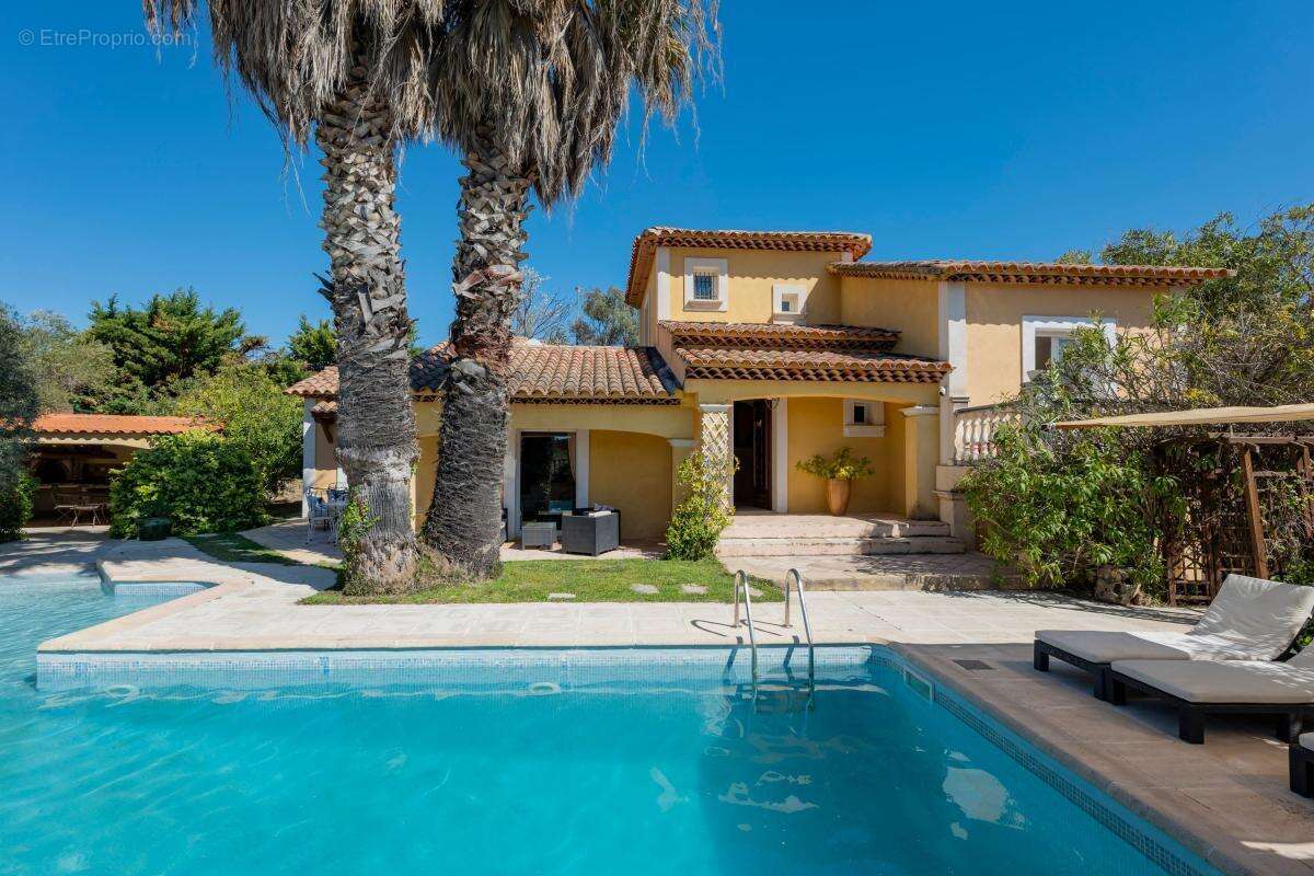 Au Castellet - Maison familiale 5 pièces avec piscine - photo 4