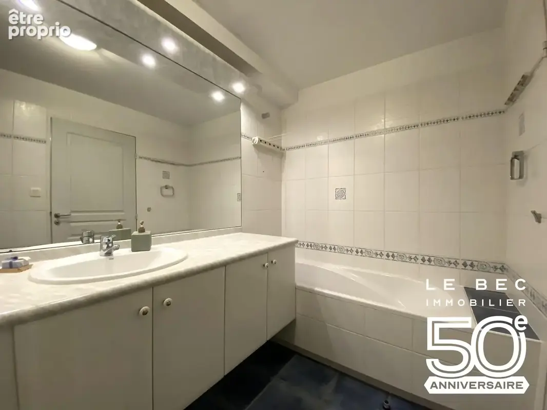 Appartement 5 pièces 100 m² à vendre à Vannes (56000) - photo 9