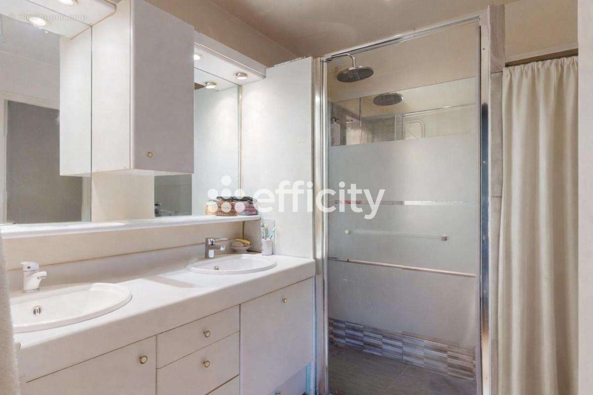 Maison à SAINT-DENIS-LES-BOURG