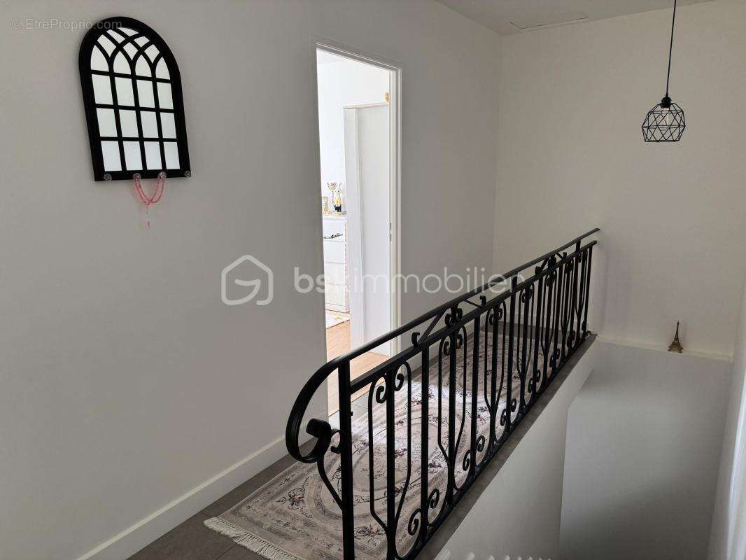 Maison 104 m² à Arveyres  - photo 6