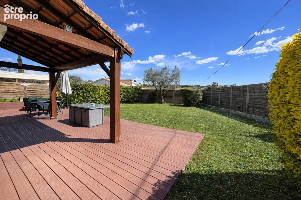 Villa 6 pièces de 132m2 avec jardin dans domaine fermé avec piscine au calme absolu. - photo 8