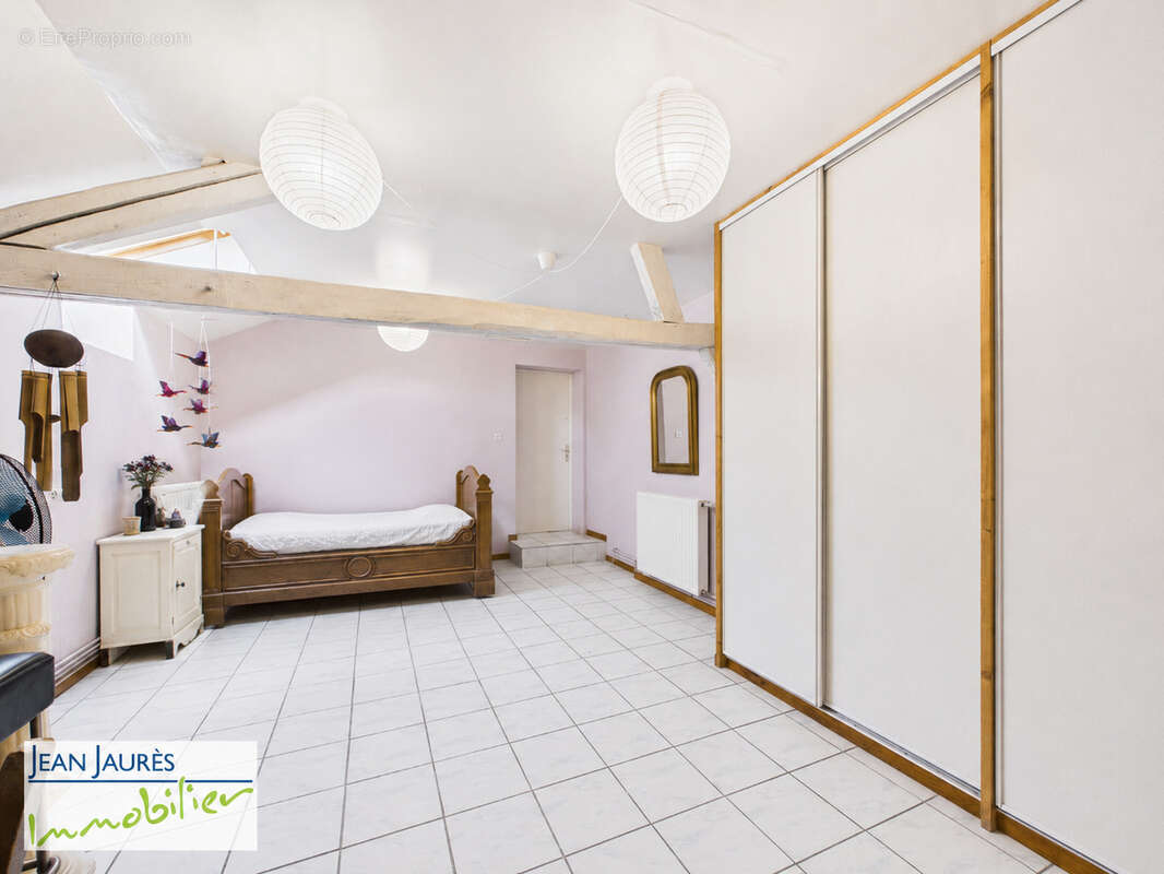 Longère 4 chambres avec dépendances et grange - photo 11