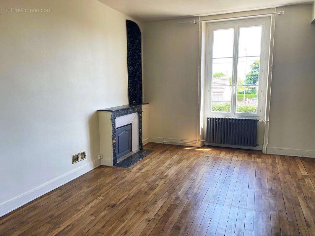 Maison à LA CHAPELLE-SAINT-MESMIN