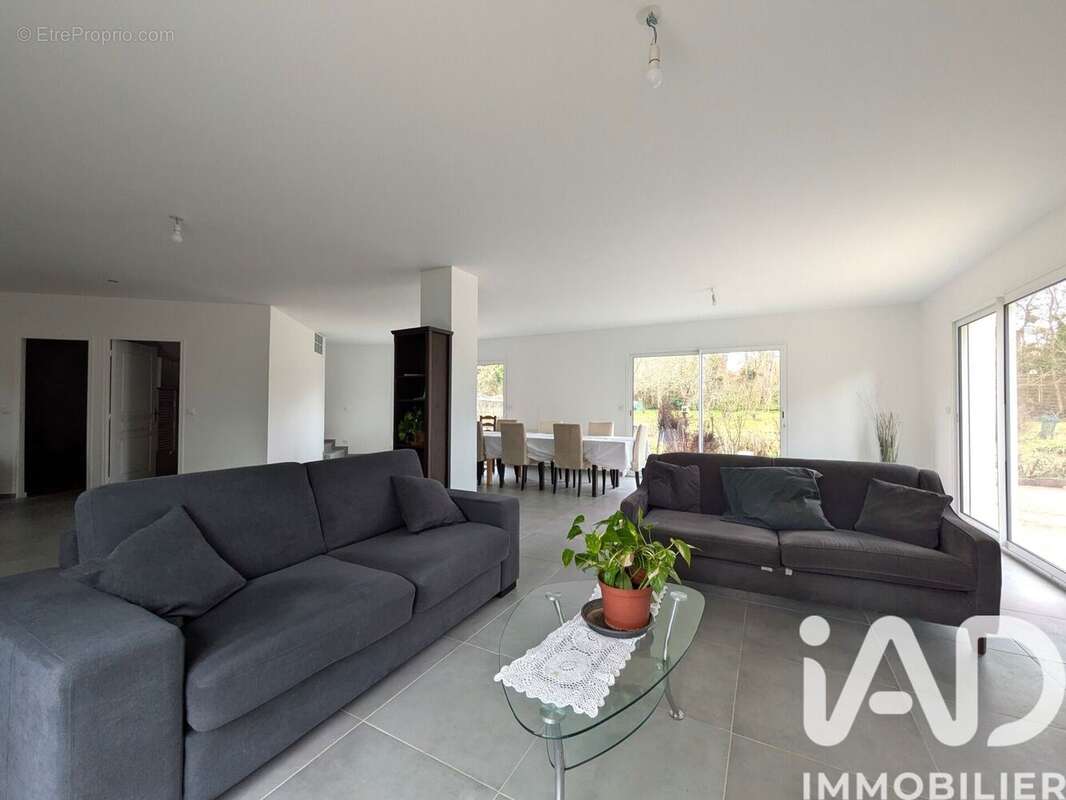 Photo 3 - Maison à HOUDAN