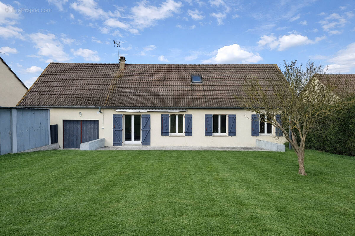 Maison à SAINT-LUBIN-DES-JONCHERETS