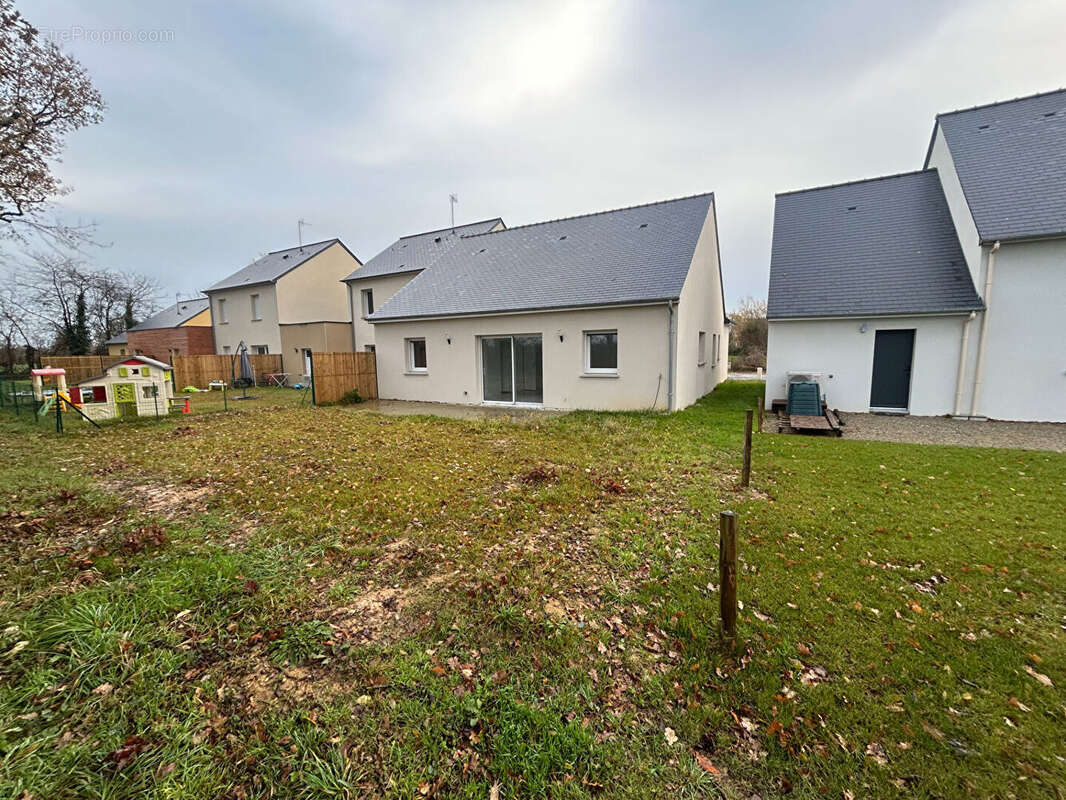 Maison à LE GENEST-SAINT-ISLE