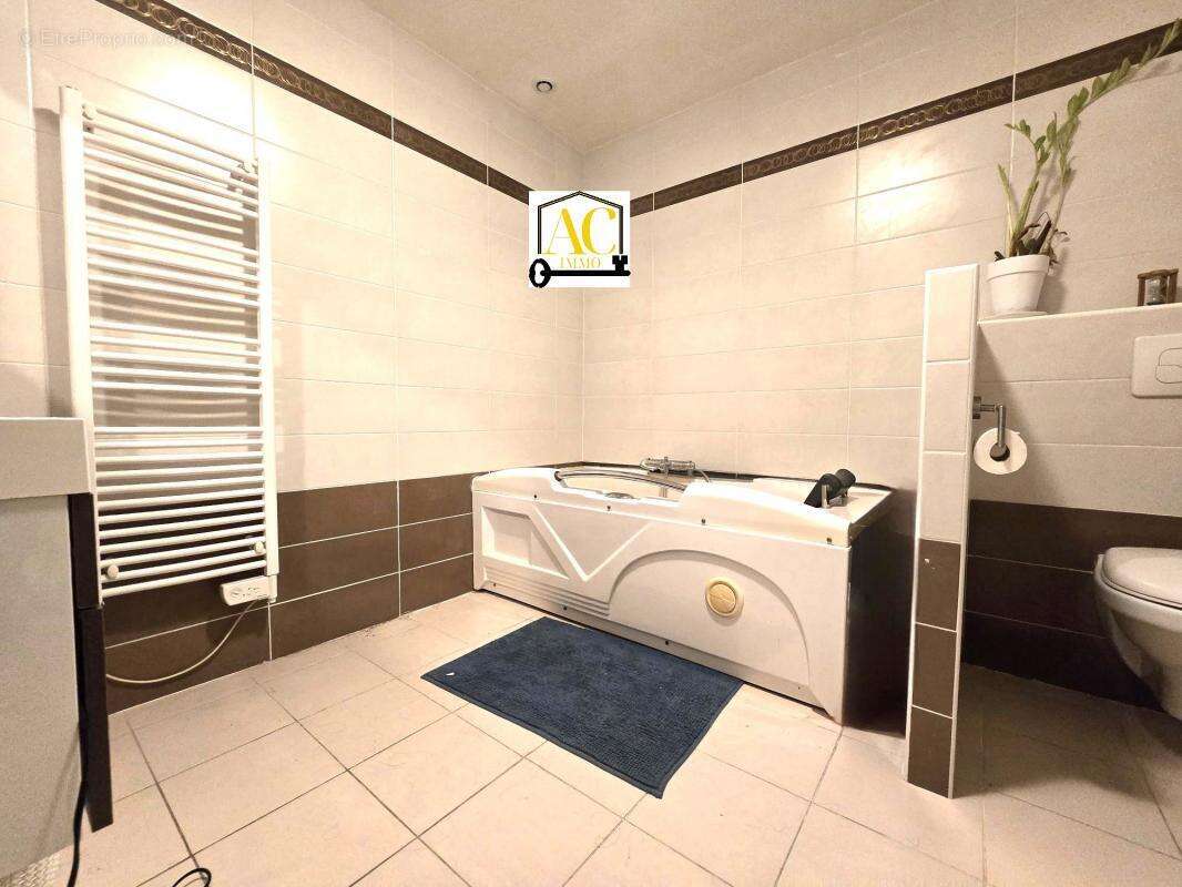 Maison à VETRAZ-MONTHOUX