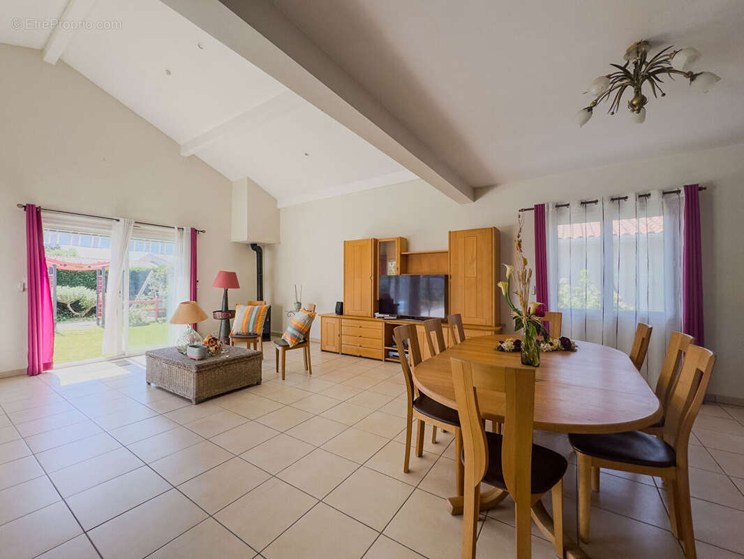 Maison familiale avec piscine, jardin paysagé et garage à Biscarrosse - photo 6