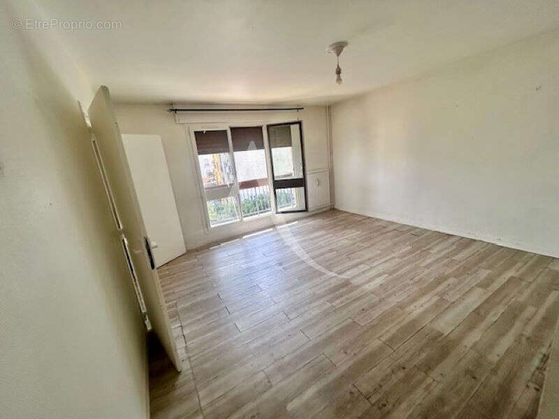 Appartement à LE BLANC-MESNIL