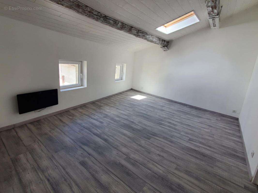 Maison de village entièrement rénovée – 145 m² – Cour privative – Garage 45 m² - photo 3