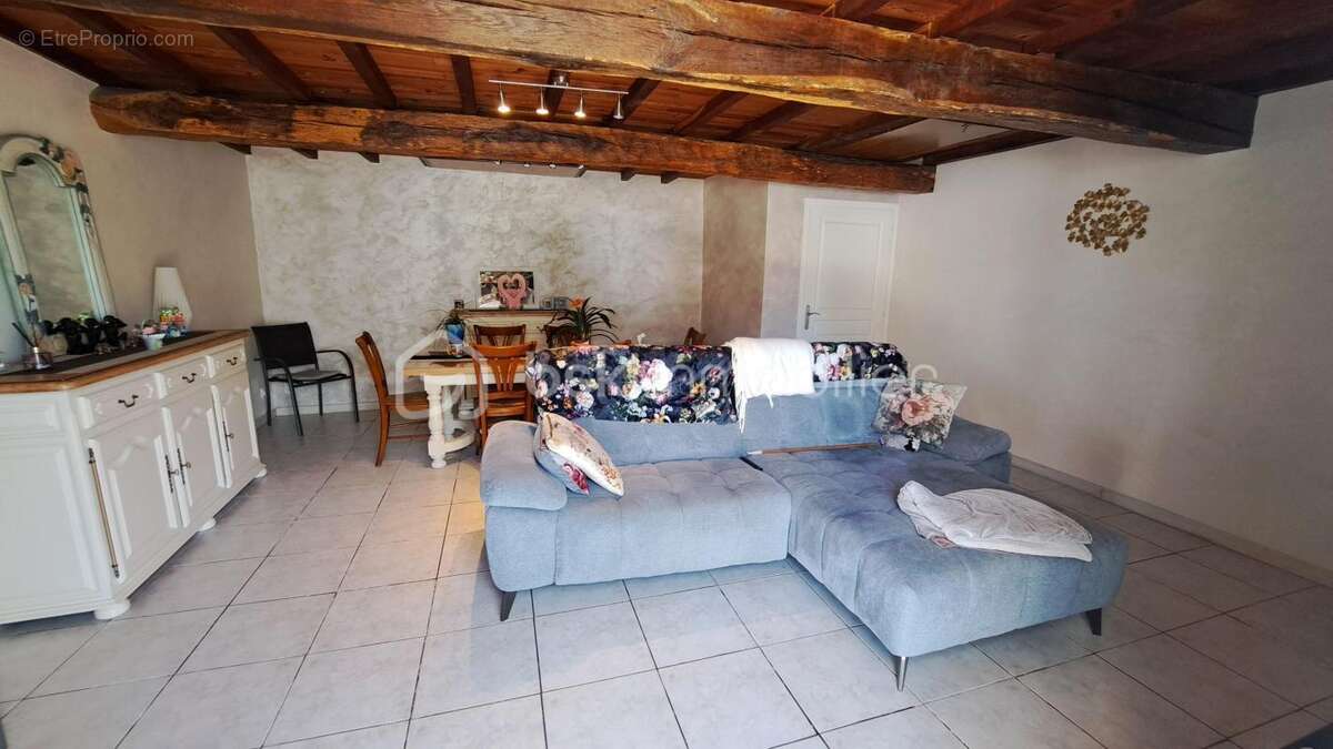 Maison à NEUVIC