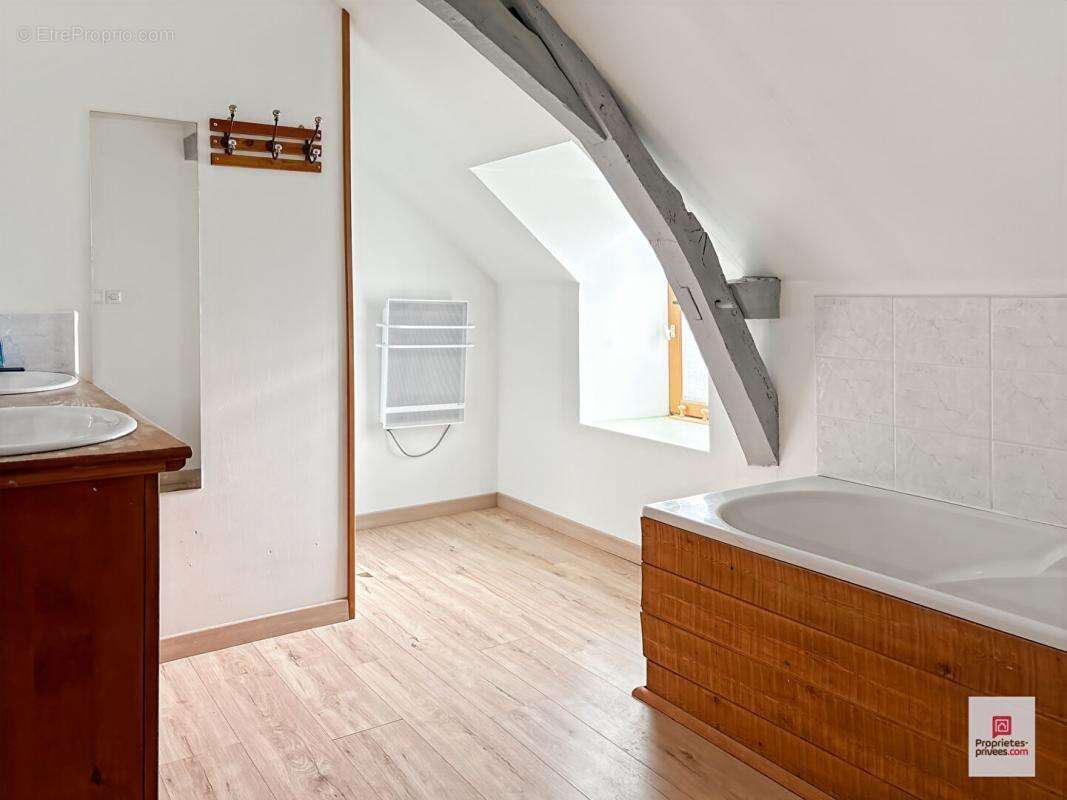 Maison à MAISONCELLES-DU-MAINE