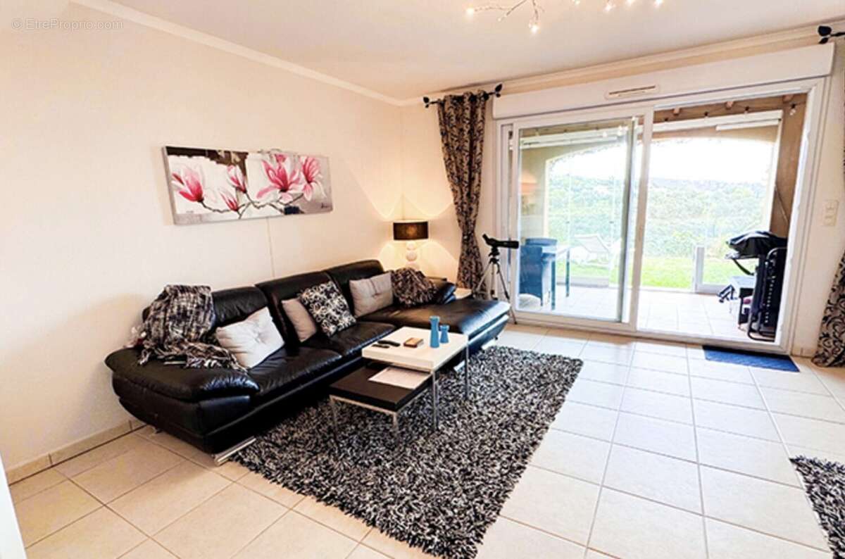 Maison à ROQUEBRUNE-SUR-ARGENS