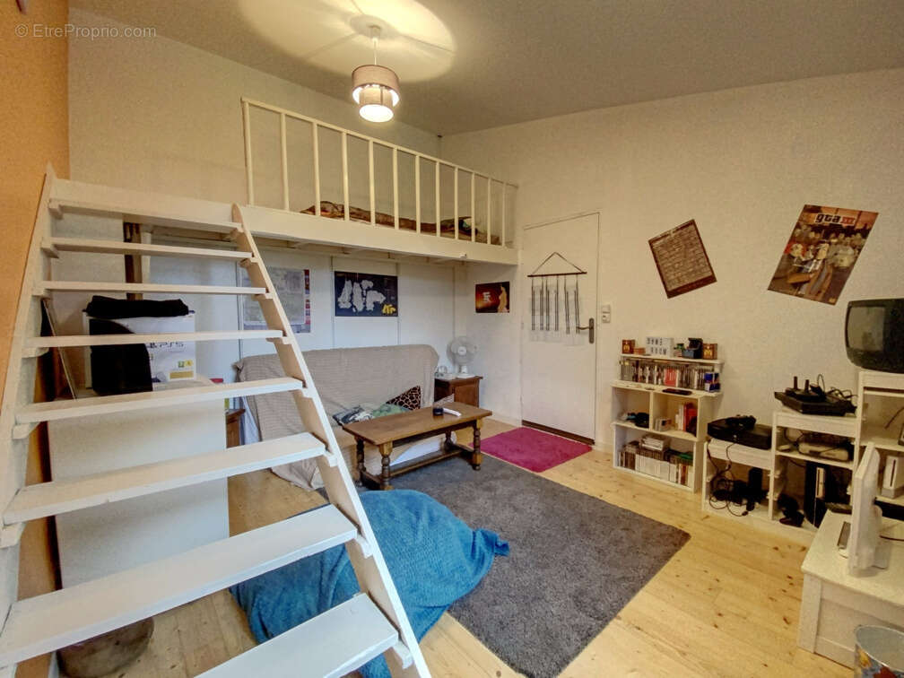 Maison à SAINT-BEAUZIRE