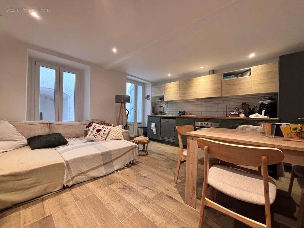 Appartement à MARSEILLE-5E