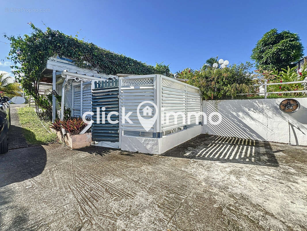 Maison à BAIE-MAHAULT