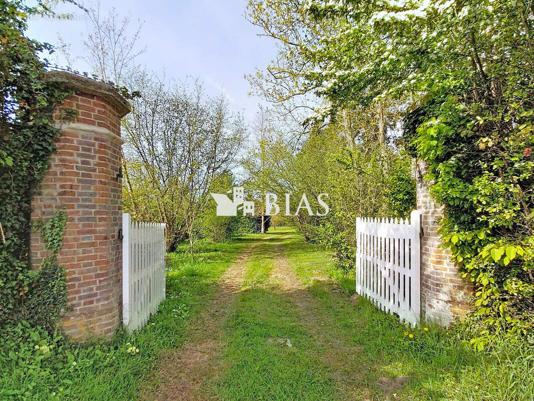 Terrain à BOURG-ACHARD