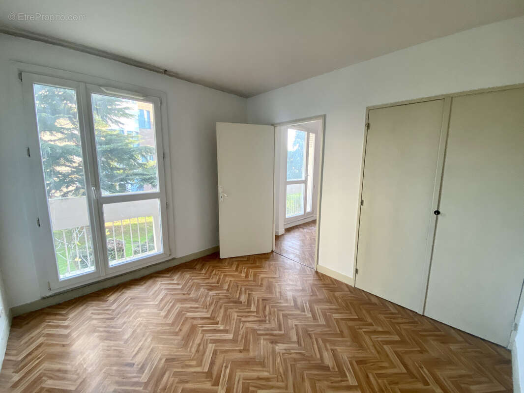 Toulouse Croix de Pierre , appartement t4 82m2 dans copropriété avec parc arboré  au 1er étage avec ascenseur - photo 3